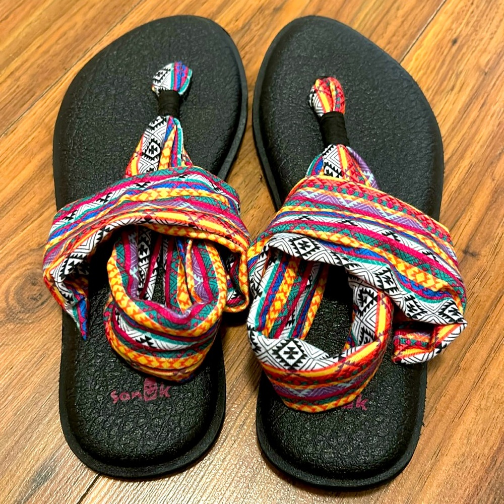 Sanuk yoga mat sandals. Size 7